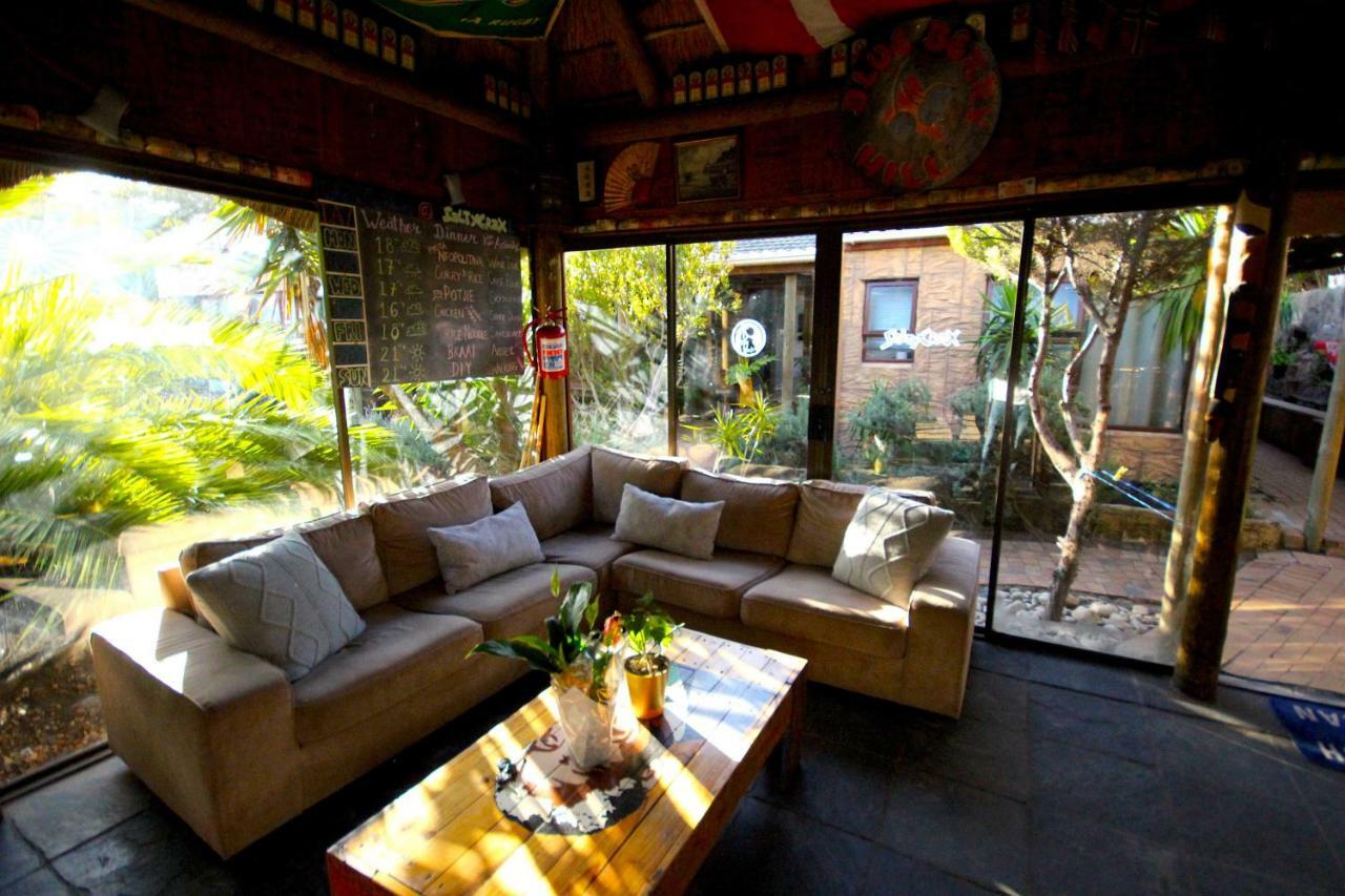 Saltycrax Backpackers And Surf Hostel By Curiocity Bloubergstrand Exteriör bild